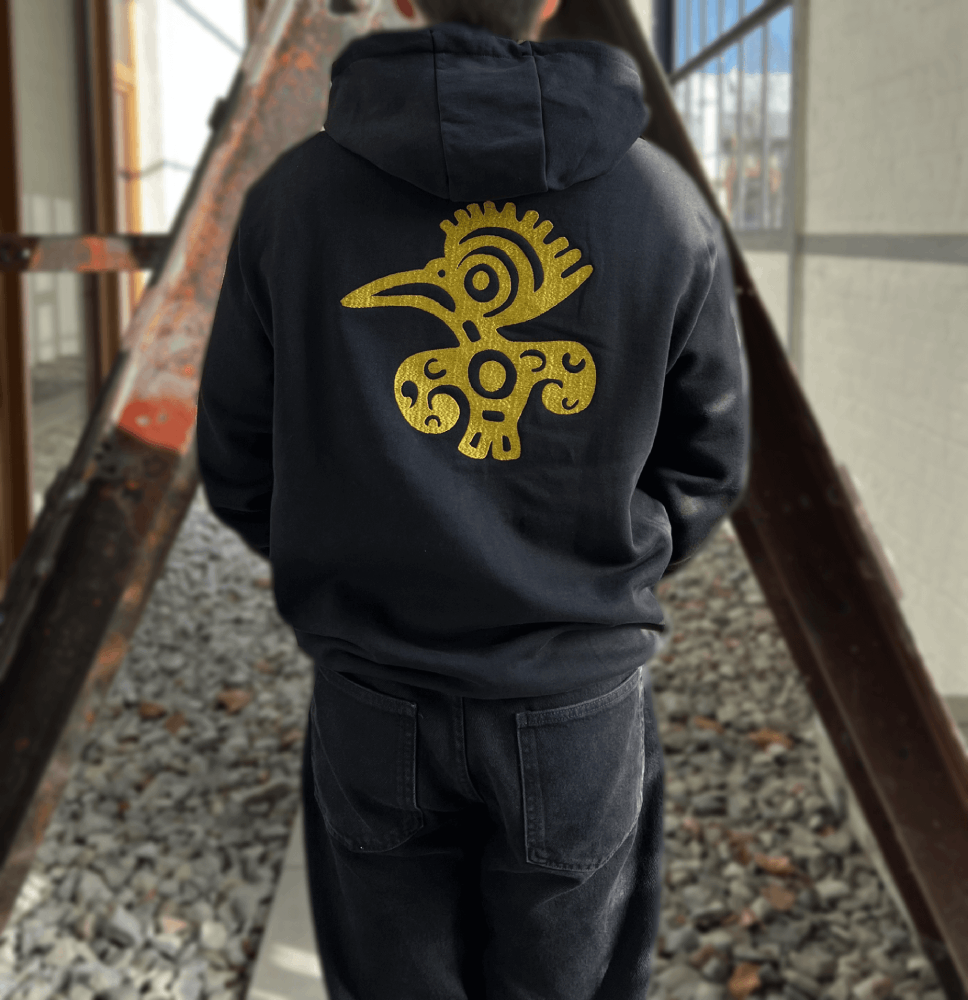 Mio Mio Hoodie Schwarzer Hoodie mit großem eingestickten Mio Mio Tukan auf dem Rücken