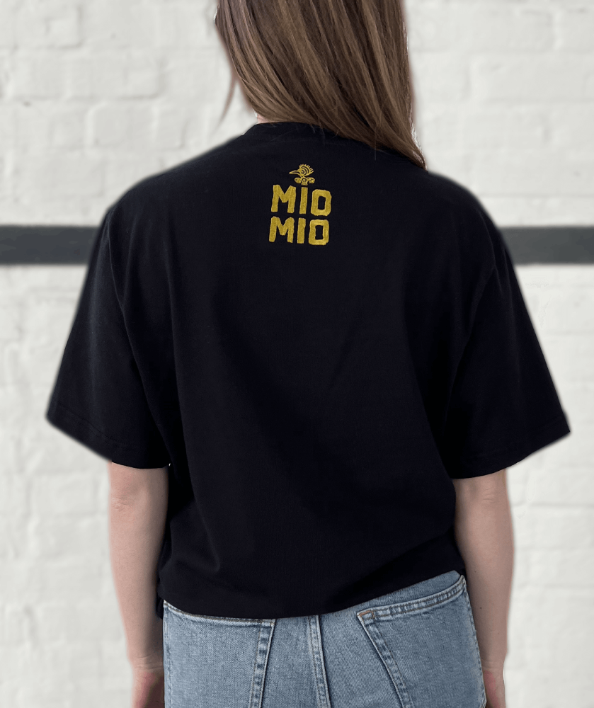 Mio Mio T-Shirt Schwarz Schwarzes T-Shirt mit goldenem Mio Mio Logo eingestickt auf dem Rücken