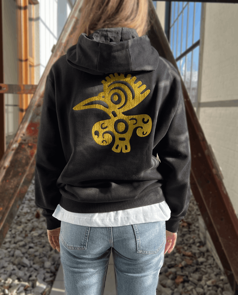 Mio Mio Hoodie Schwarzer Hoodie mit großem eingestickten Mio Mio Tukan auf dem Rücken